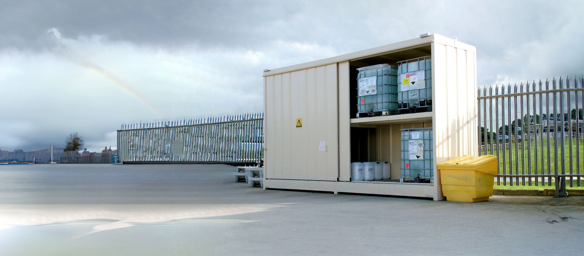 DPU32-8 with Gritbin & Spill Kit on site