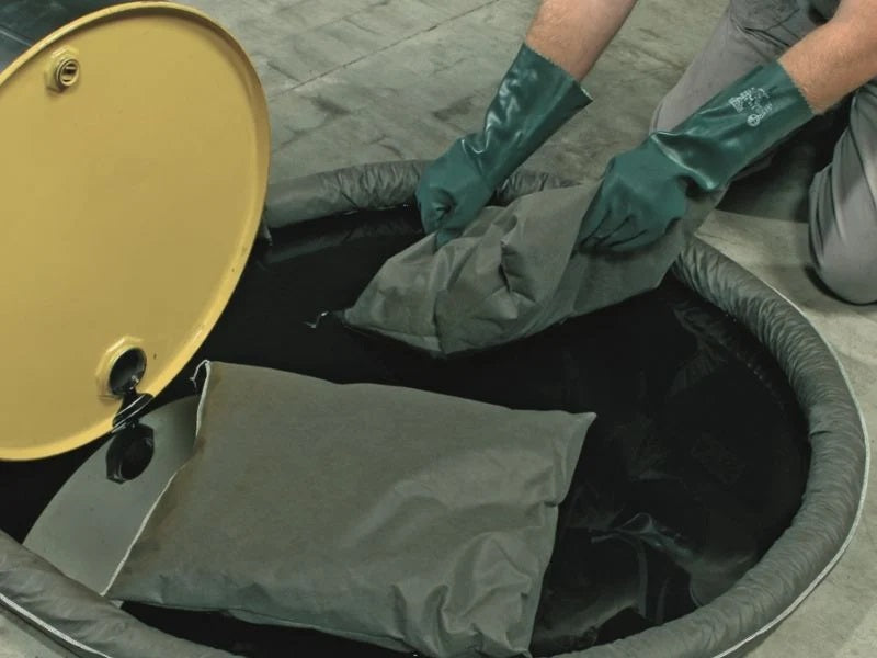 Oil Spill with Maintenance Absorbents